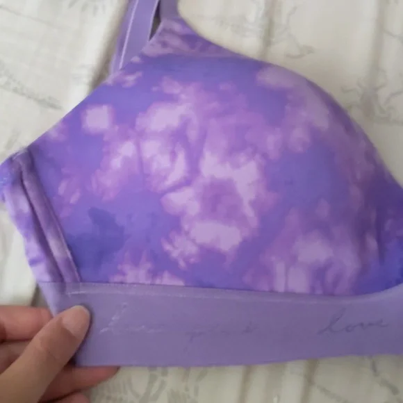 VS pink wireless bra - Picture 2 of 3